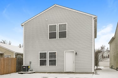 2382 Collins Way - Greenfield, IN
