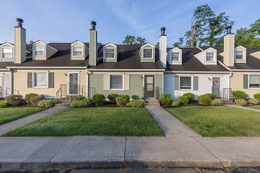 10606 Colonial Woods Way - Louisville, KY