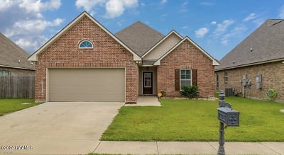 111 Caillou Grove Rd - Youngsville, LA