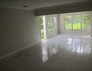1306 S 29th Ave - Hollywood, FL