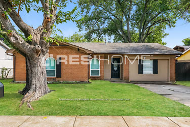 3404 Royal Crest Drive - Fort Worth, TX