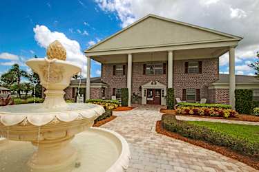 Carlton Arms Of Winter Haven Apartments - Winter Haven, FL