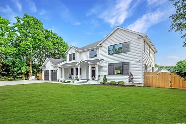 47A Old Country Rd - Westhampton, NY