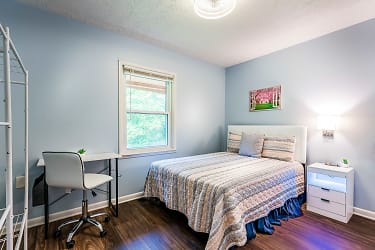 Room For Rent - Stone Mountain, GA