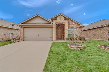 2228 Torch Lake Dr - Forney, TX
