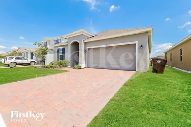 328 Meadow Pointe Dr - Haines City, FL