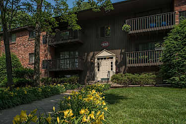 Crescent Village Apartments - Clifton Park, NY