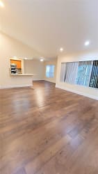 2420 NW 33rd St #1008 - Oakland Park, FL