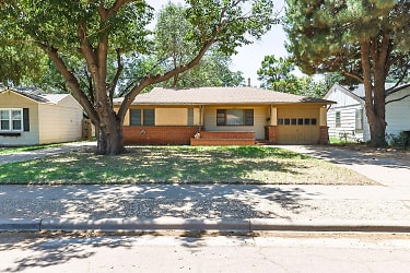 2617 28th St - Lubbock, TX