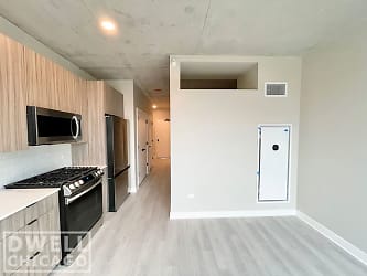 4611 N Broadway unit Convertible - Chicago, IL