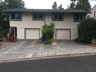 2205 10th St unit 2205 - Florence, OR