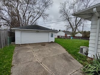 15300 Shirley Ave - Maple Heights, OH