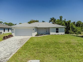 605 NE 31st Terrace - Cape Coral, FL