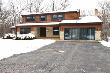 24500 N Elm Rd - Lake Forest, IL