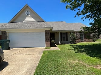 1882 Cresent Ln - Southaven, MS