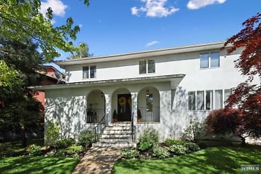 288 Alfred Ave - Englewood Cliffs, NJ