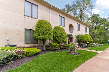 Fairway Villas Holdings Apartments - Lakewood, NJ
