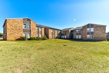 Monarch Pass Apartments - Fort Worth, TX