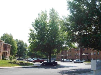 Oak Tree Village Apartments - Martinsburg, WV