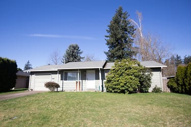 375 Sycamore Ave - Woodburn, OR