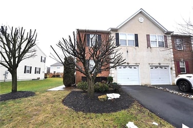 6831 Lincoln Dr - Macungie, PA