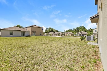 7725 Silver Berry Ct - Gibsonton, FL
