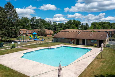 Country Manor Apartments - Middletown, NY
