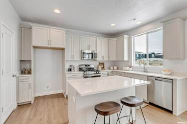 2316 W Lydia Ln unit N/A - Syracuse, UT