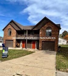 24 NW Lakeview Blvd - Lees Summit, MO