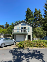 6260 Rhododendron Ave - Lincoln City, OR