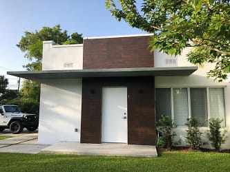 9634 NW 2nd Ave - Miami Shores, FL