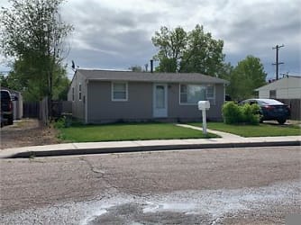 408 16th Ave Ct - Greeley, CO