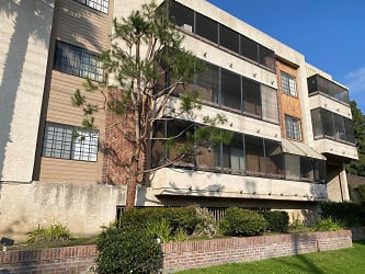 Quiet Building, Prime Location Apartments - North Hollywood, CA