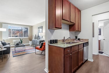 Uptown Square Apartments - Minneapolis, MN