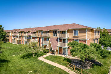 Ellyn Crossing Apartments - Glendale Heights, IL