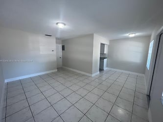 3071 NW 43rd St #2 - Lauderdale Lakes, FL