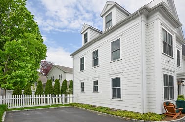 16 E Maple St - New Canaan, CT