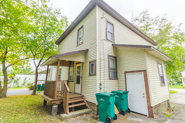 37728 2nd St unit Lower - Willoughby, OH