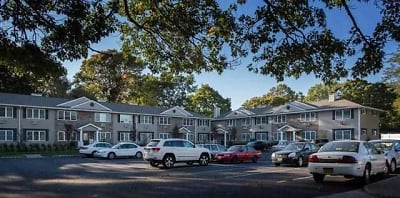 FAIRFIELD PLAZA WEST At Sayville Apartments - West Sayville, NY