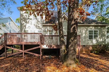 136 Anderby Dr - Clayton, NC
