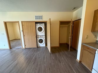 210 Gray Ave- Sunset View Apartments - Ames, IA