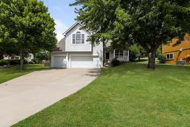1757 Shannon Dr - Liberty, MO