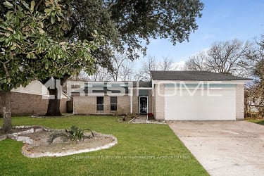 10215 Staghill Dr - Houston, TX