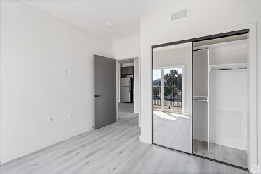 (6143) Eton View Apartments - Canoga Park, CA