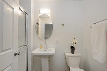 Bridgewater Oaks Apartments - Bridgewater, NJ