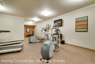 Highland Shores Apartments - Chaska, MN