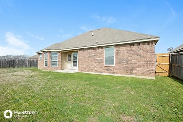 113 Currie Ct - Crowley, TX