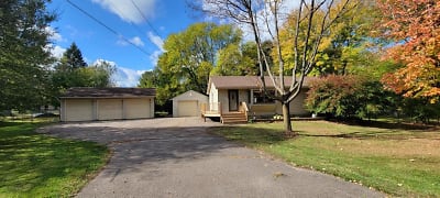 28570 Old Towne Rd - Chisago City, MN