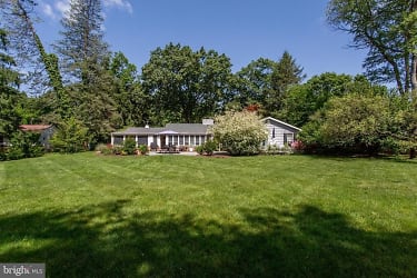 67 Townview Dr - Doylestown, PA