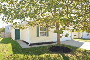 8623 Bluff Point Dr - Camby, IN